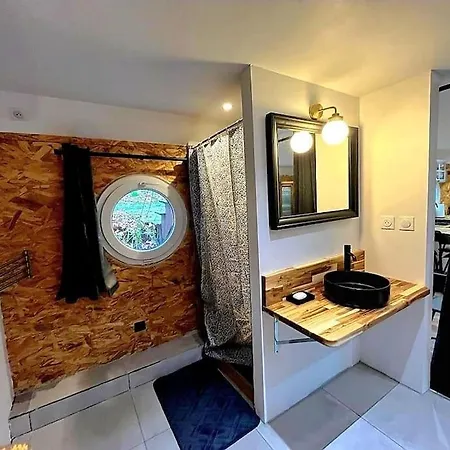 Magnifique Peniche Cosy Et Spacieuse A *