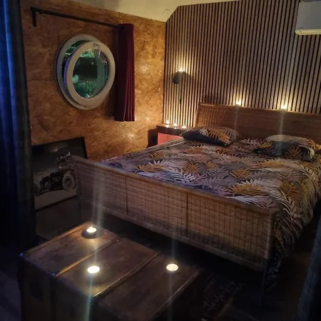 Magnifique Peniche Cosy Et Spacieuse A *