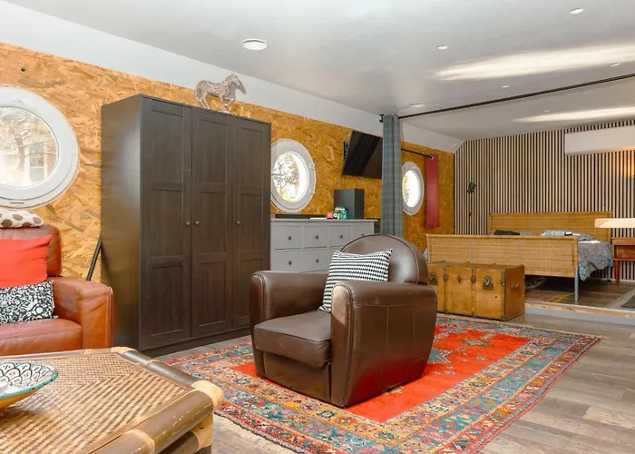 Magnifique Peniche Cosy Et Spacieuse A